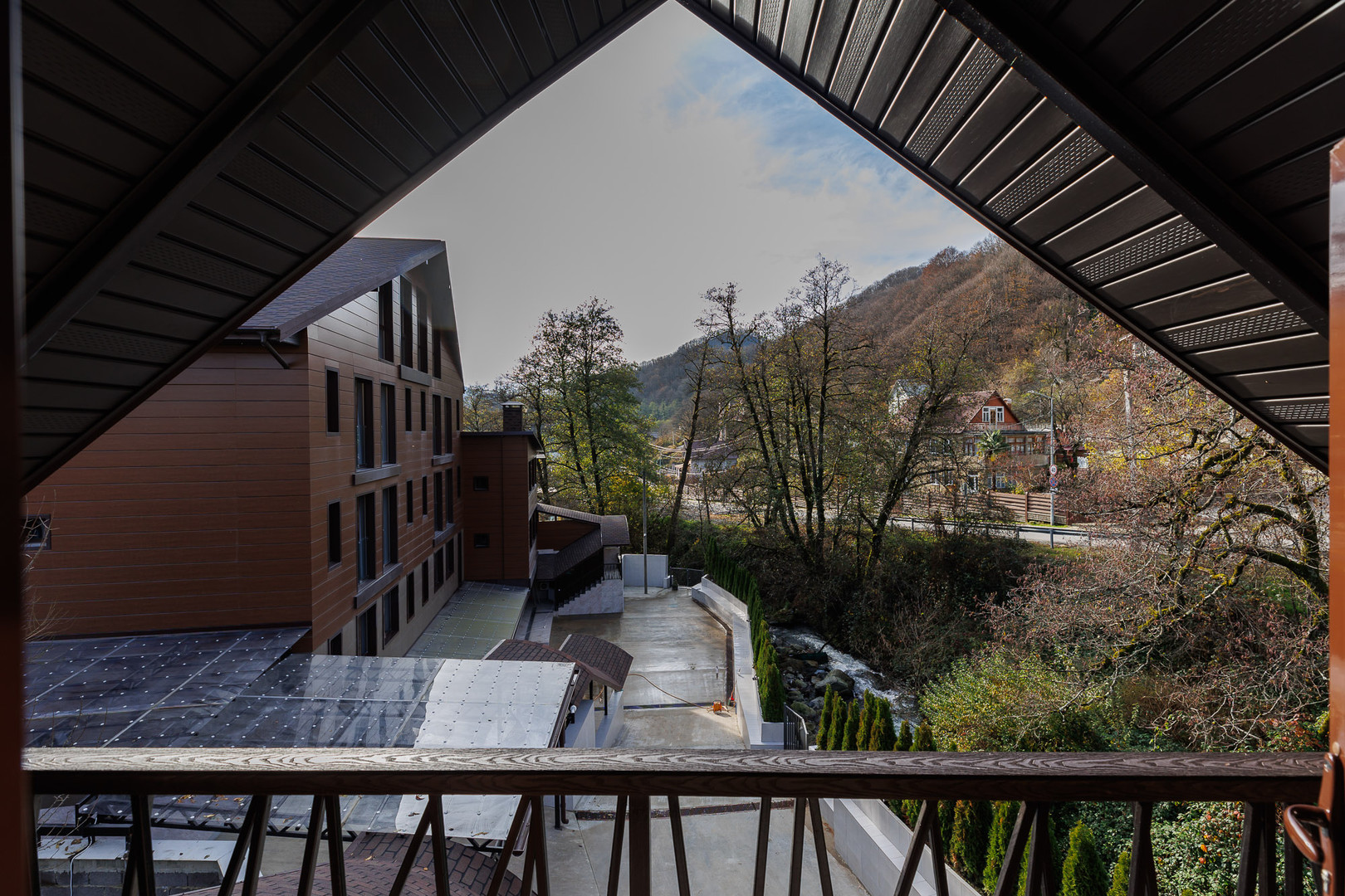 Коттедж с балконом