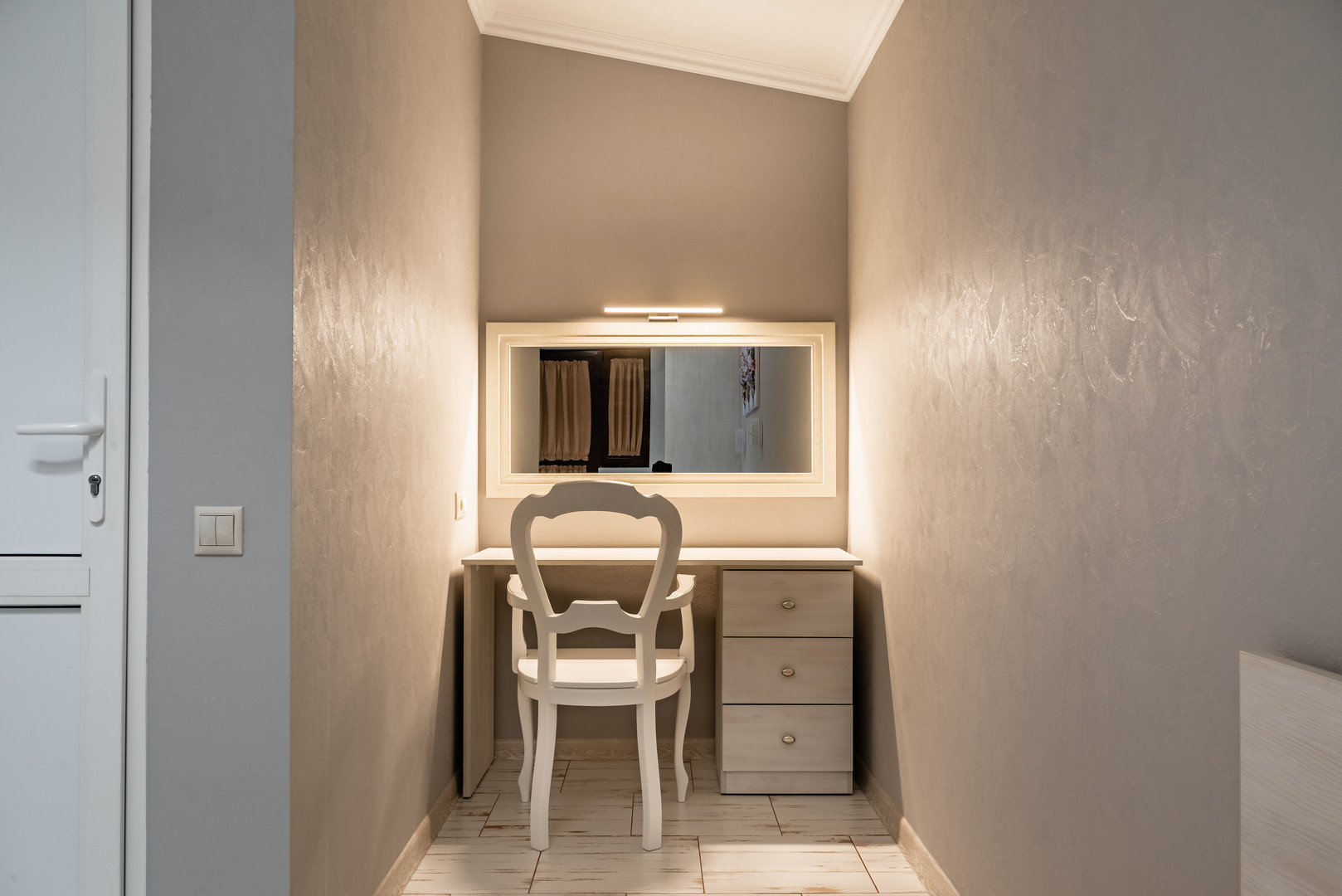 Номер со столиком